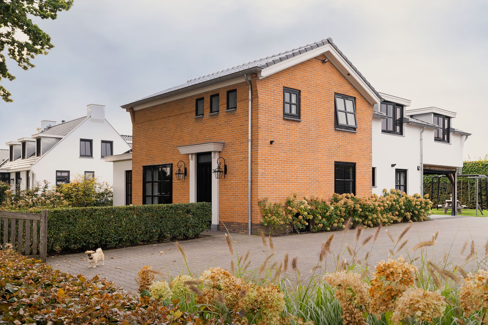 Vrijstaande woning met zowel een extra uitbouw, waardoor er aanzienlijk meer woonruimte ontstaat. Gelderse Bouwmeesters biedt slimme uitbreidingsoplossingen met behoud van buitenruimte.